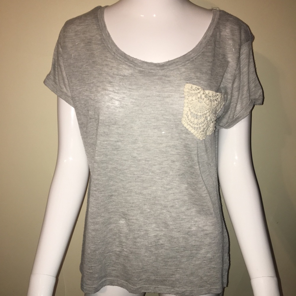 Grey shirt with pocket lace